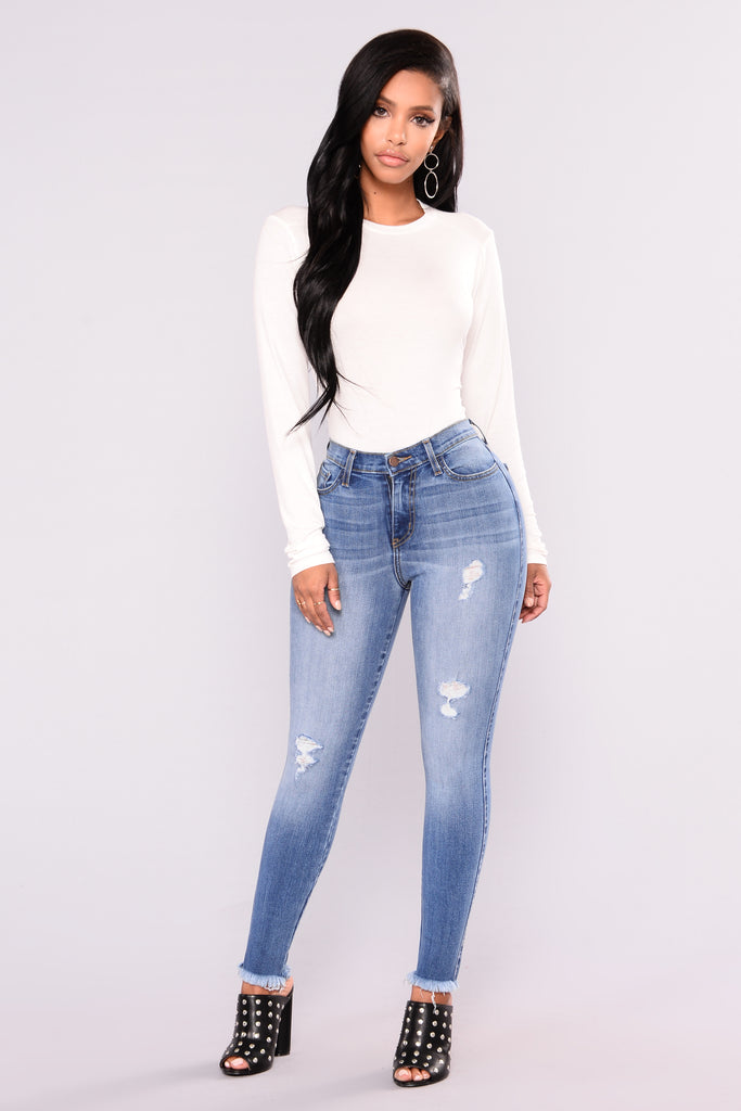 Eveline Basic Long Sleeve Tee - White