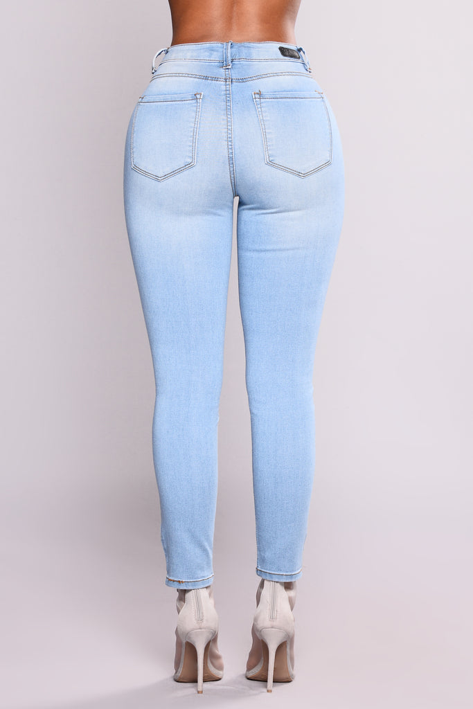 Chiaki Ankle Jeans - Light Blue Wash