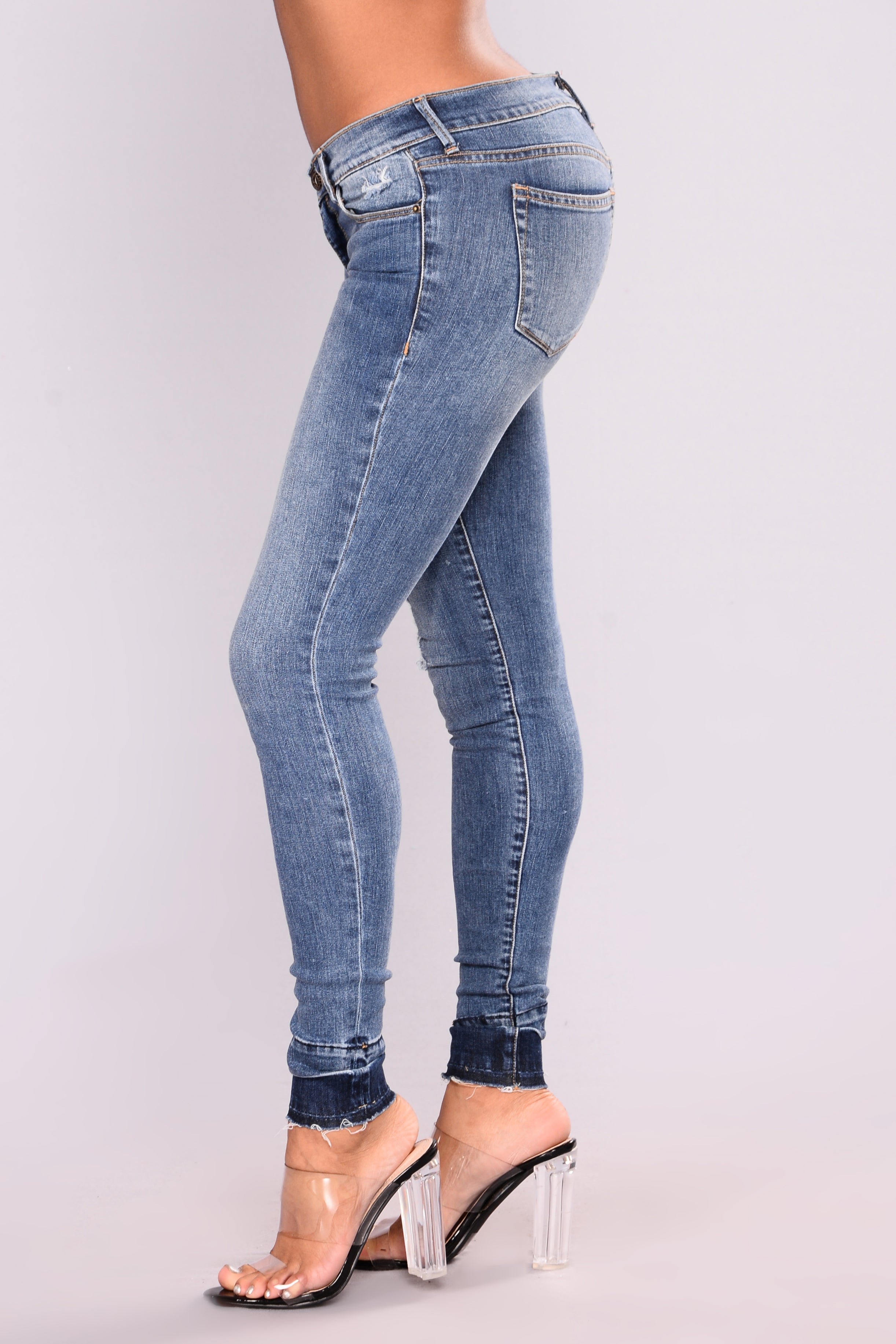 Amie Released Hem Skinny Jeans - Medium Wash – Fashion Nova