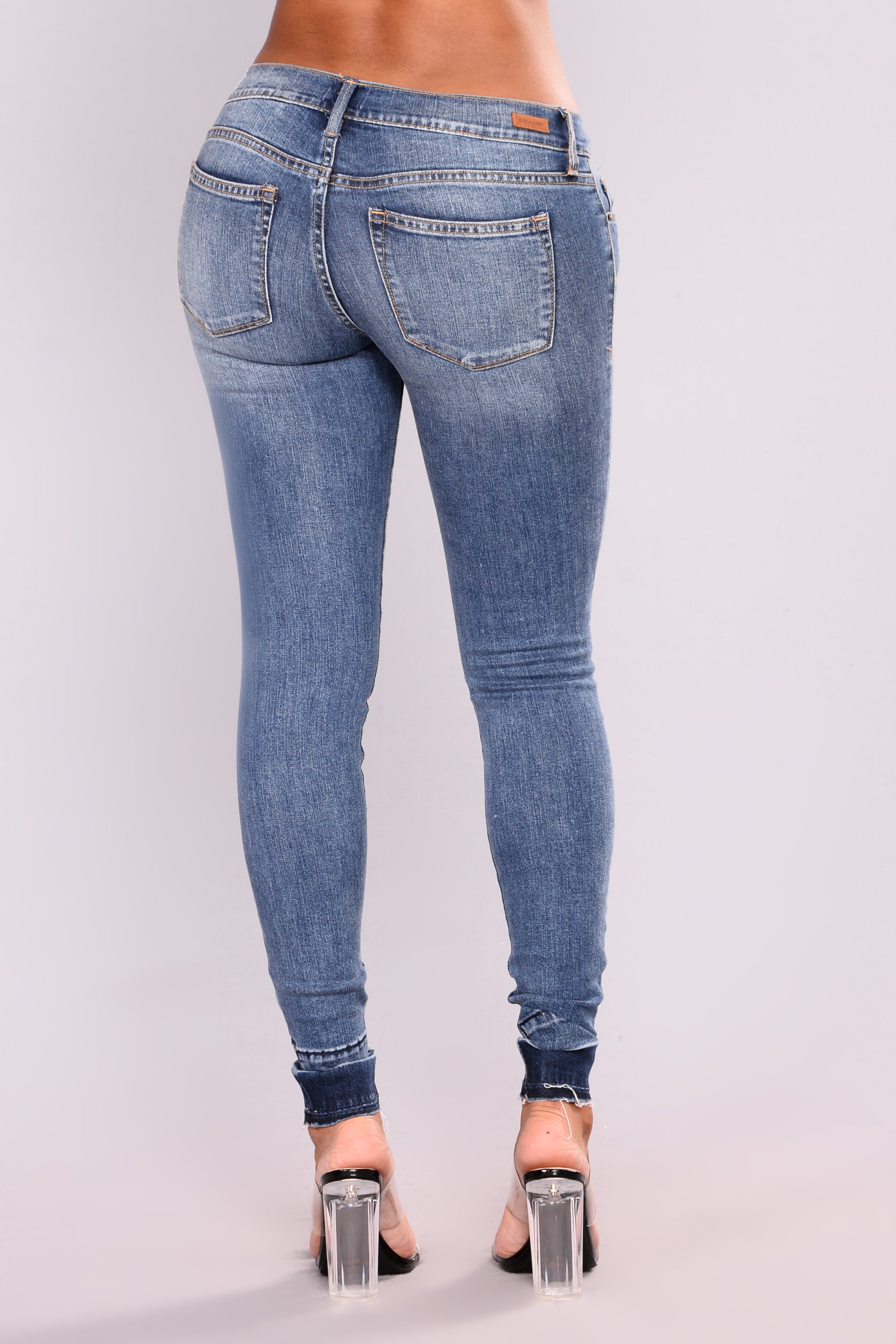 Amie Released Hem Skinny Jeans - Medium Wash – Fashion Nova