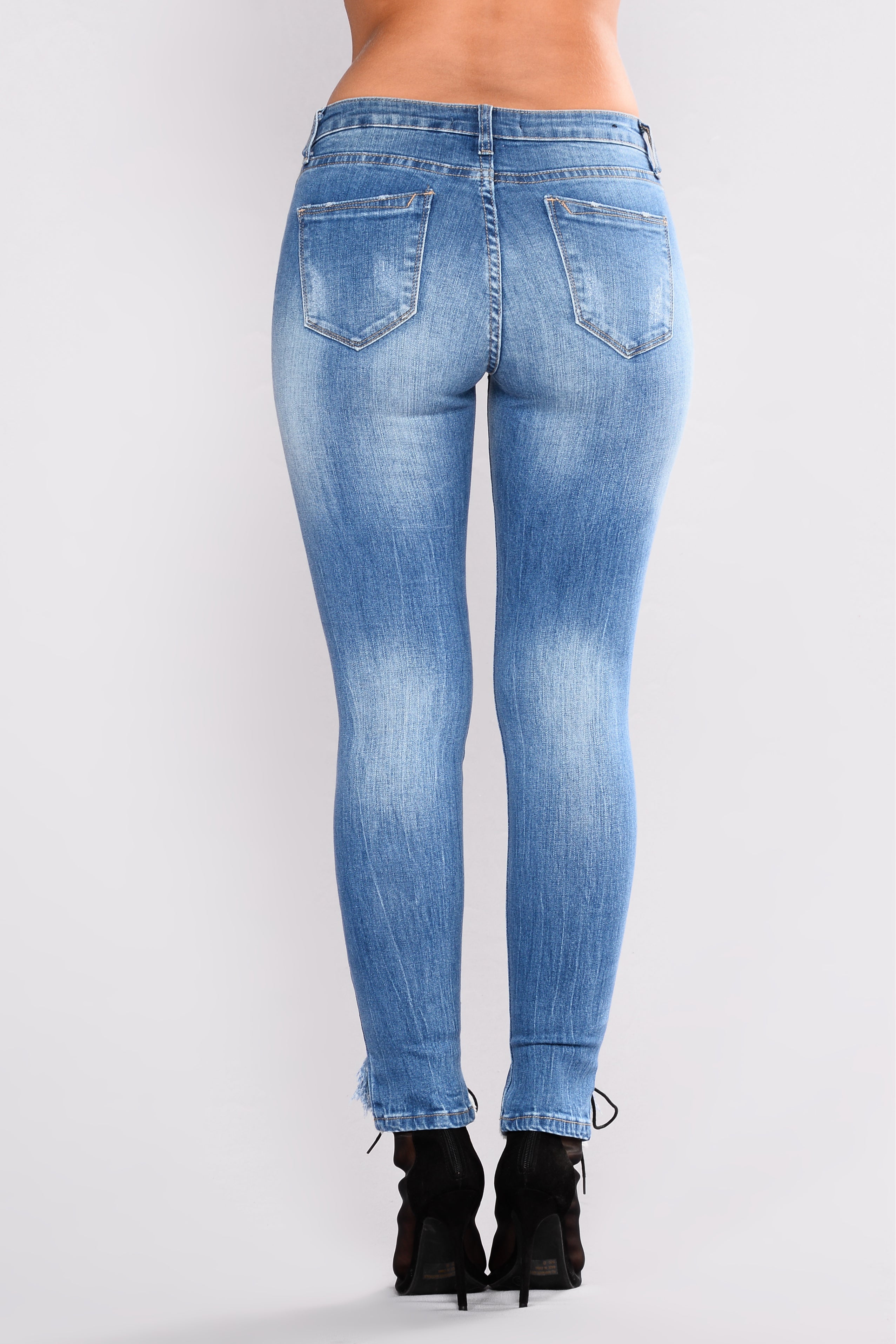 Get Free Skinny Jeans - Medium – Fashion Nova