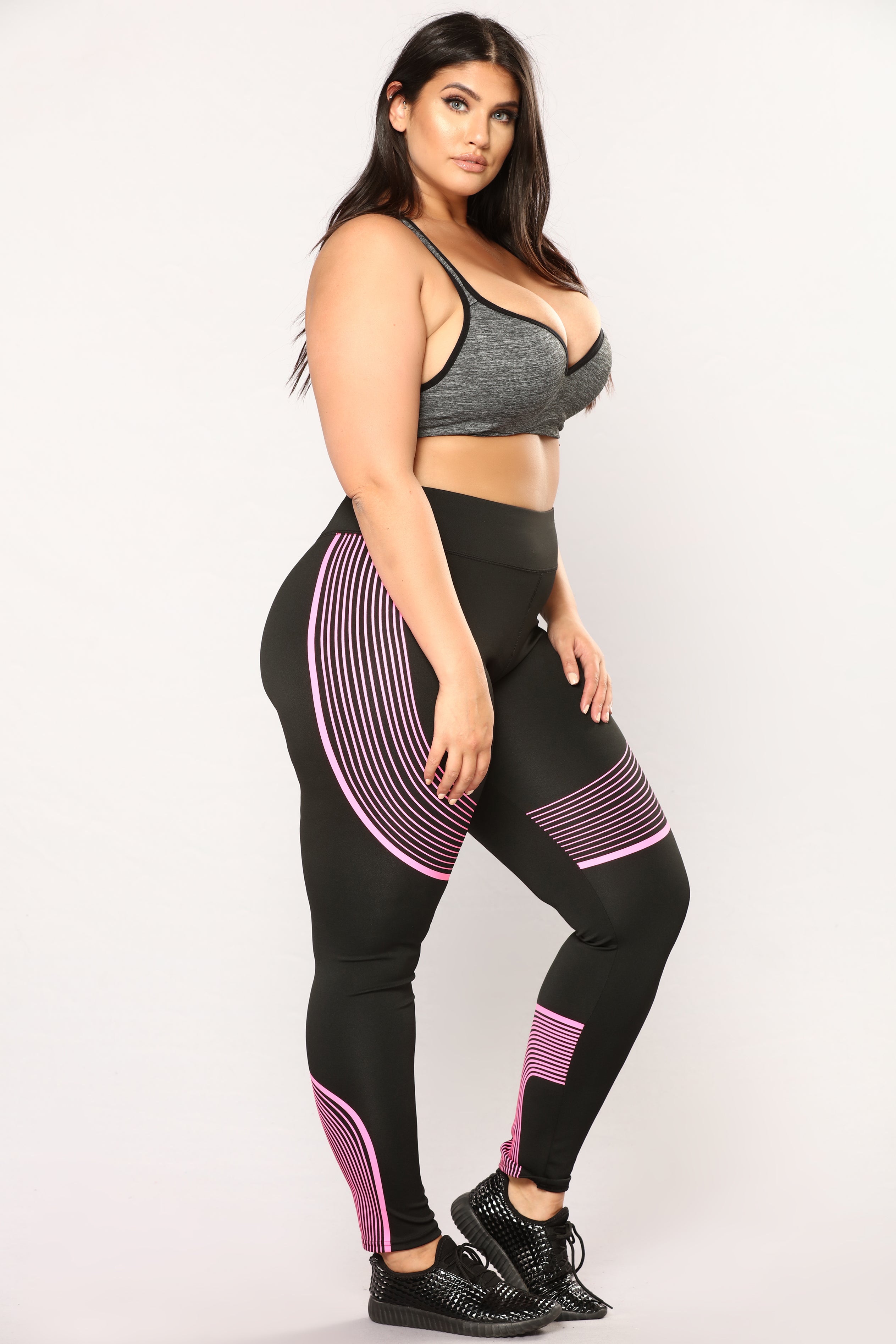 One Size, Plus Size & Extra Curvy fashion leggings for all women. Comfort &  style for everyday wear. - Models Female & People Background Wallpapers on  Desktop Nexus (Image 2709102)