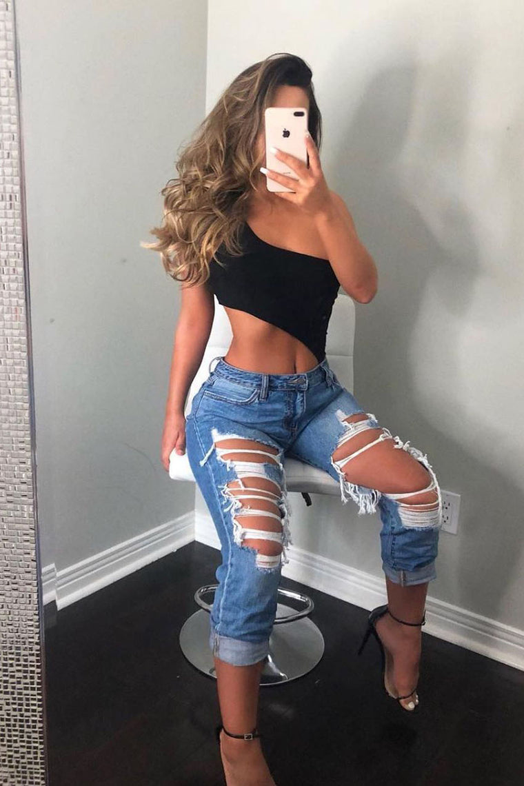 boyfriend ripped jeans outfit