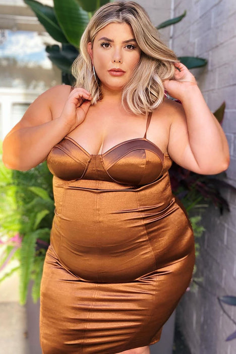 Sexy Woman With Curves Loves Chocolate