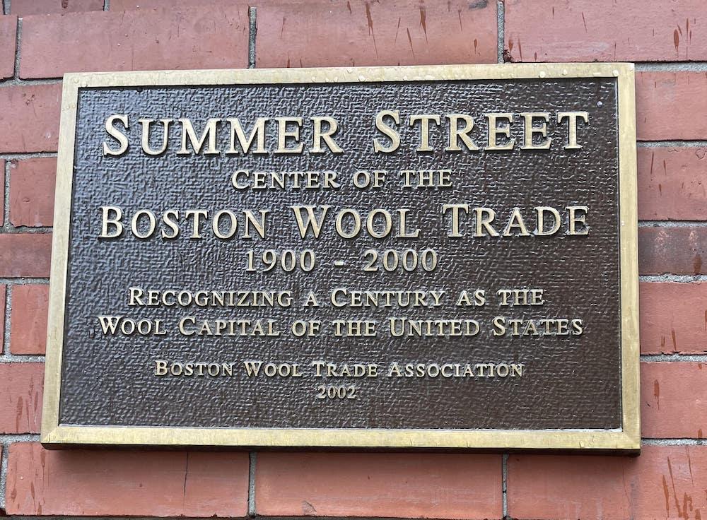 The_Plaque_Commemorating_the_Wool_Trade_in_Boston - Oliver Charles.jpg__PID:c9d48e72-2992-46f0-8882-12e604c216f0