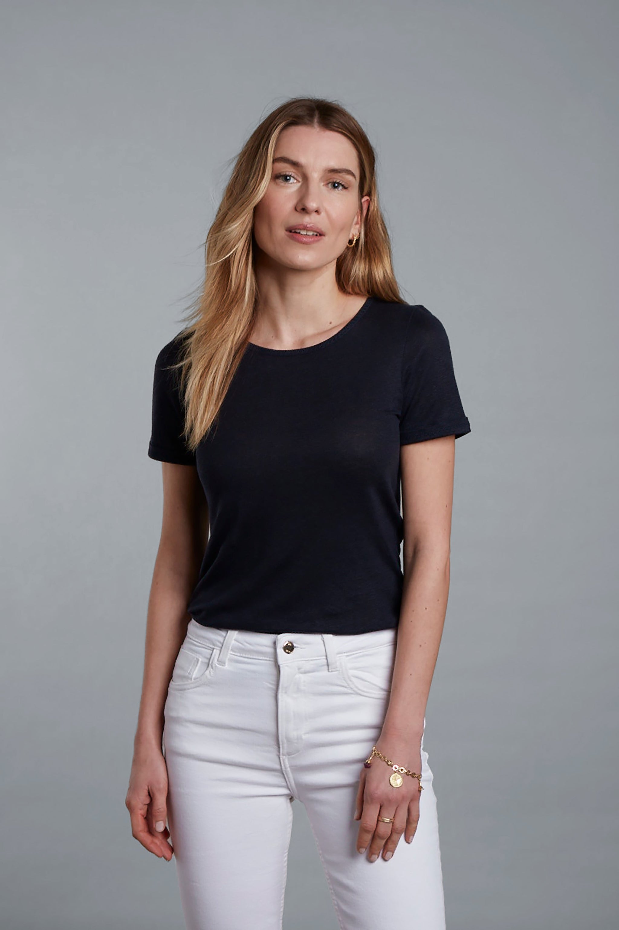 30 Best White T-Shirts for Women in 2023, According to Editors and Rave  Reviews