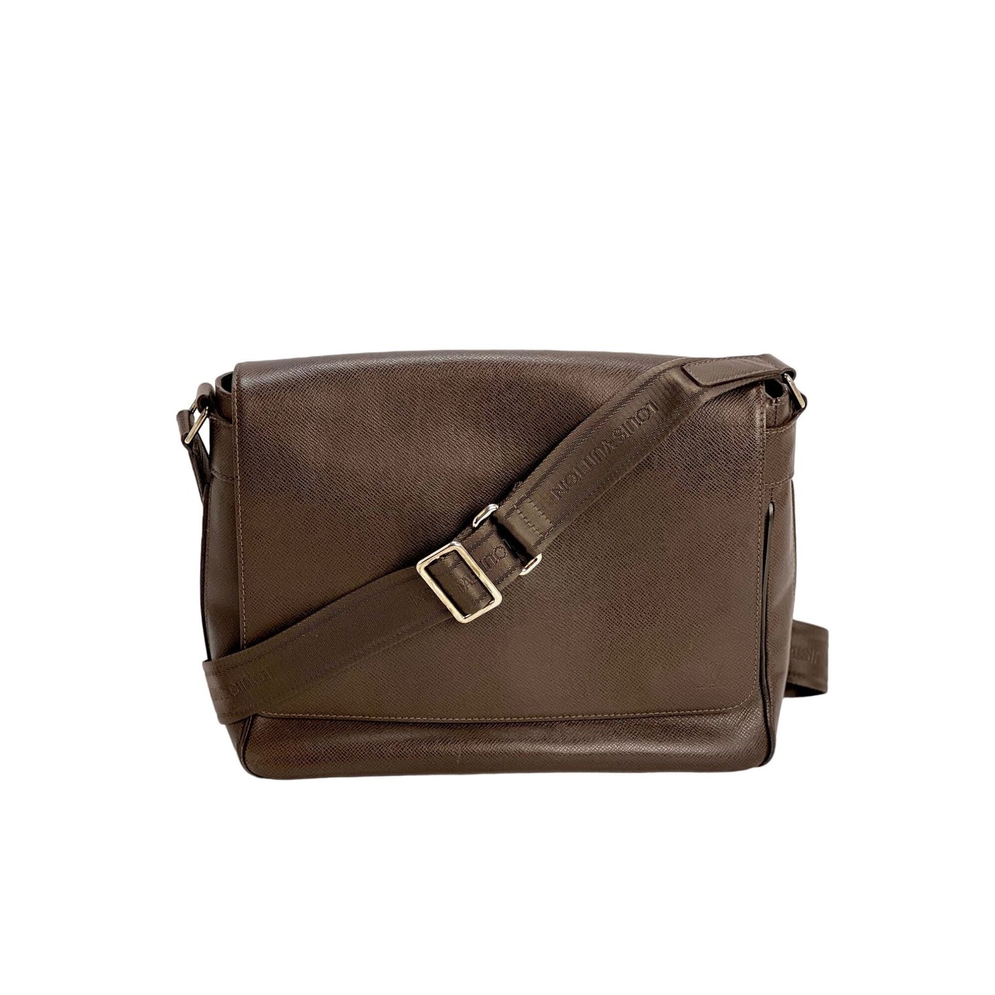 Does anyone have the Buci bag? I can't find reviews on it! I love the  shoulder and crossbody strap functions. : r/Louisvuitton