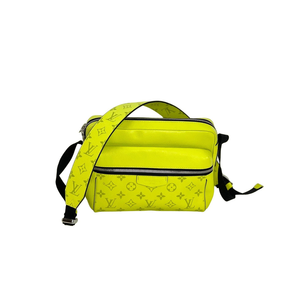Louis Vuitton® Trio Messenger Graphite. Size  Louis vuitton, Messenger bag  men, Cross body handbags
