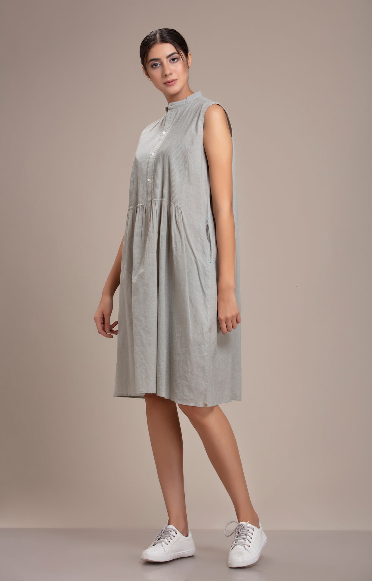 Bunai Pleated Dress Grey