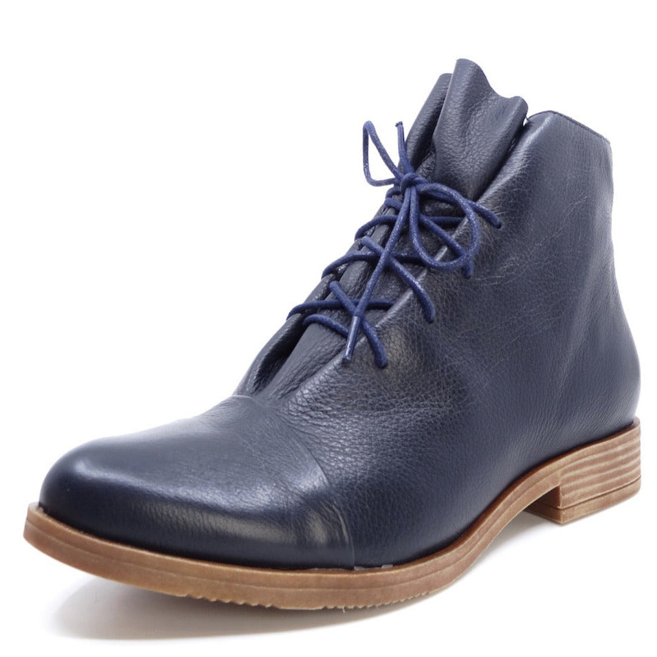 Django & Juliette Kingfish Navy Leather