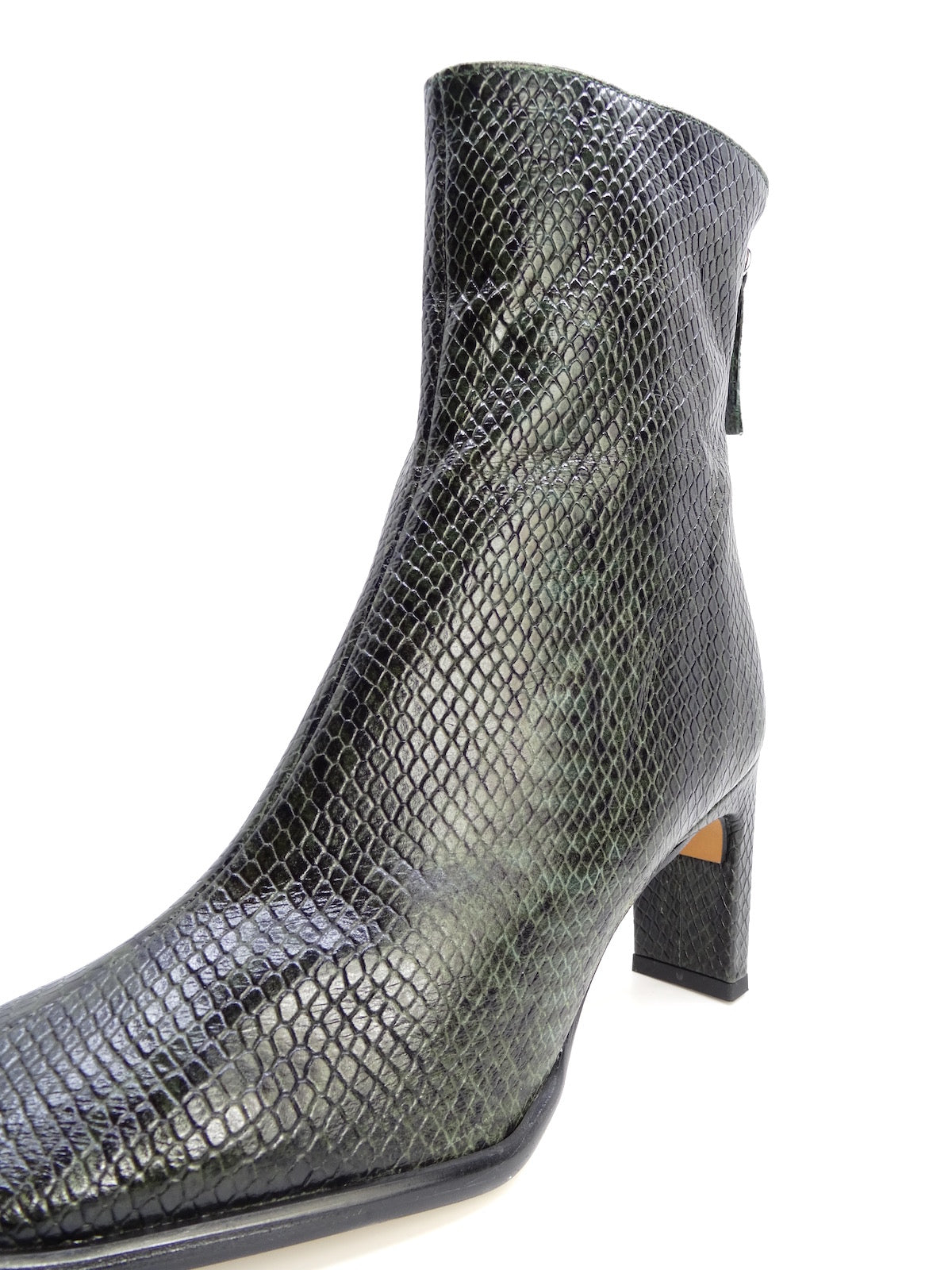 Neo Somaya (Crosandra) Green Snake Print Leather