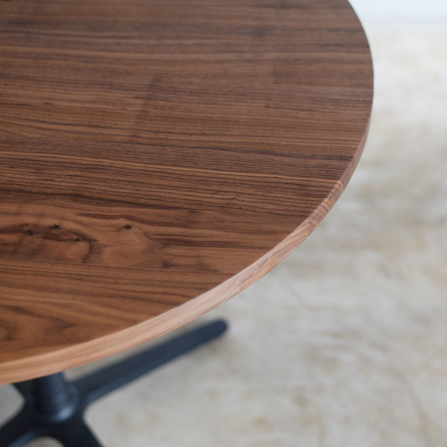 Round Cafe Table Φ900｜チェリー無垢材_Side