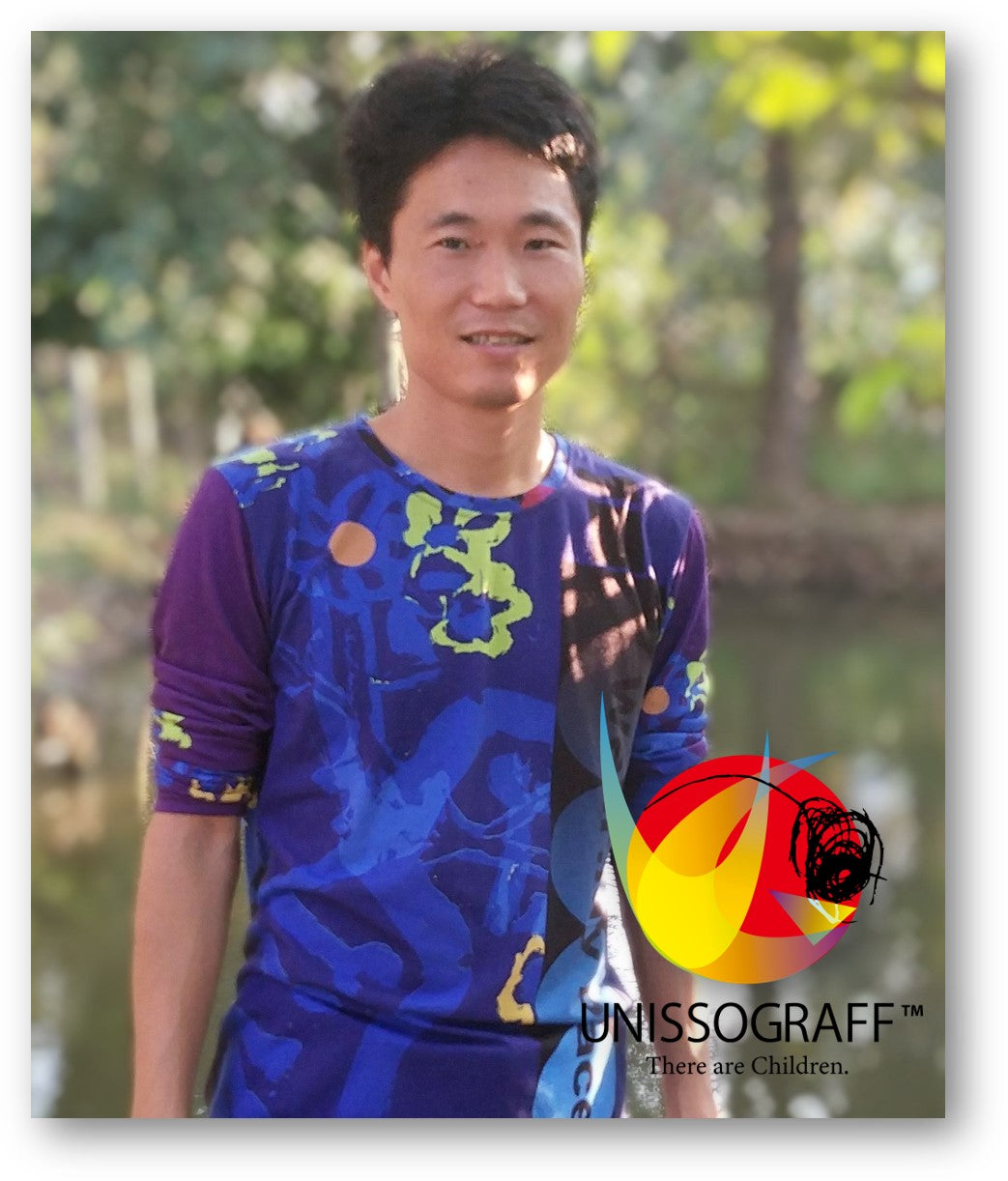 Unissograff Ambassador Tai Ezumi che indossa il Unissograff T-shirt tagliare e cucire a maniche lunghe per Cambogia 01