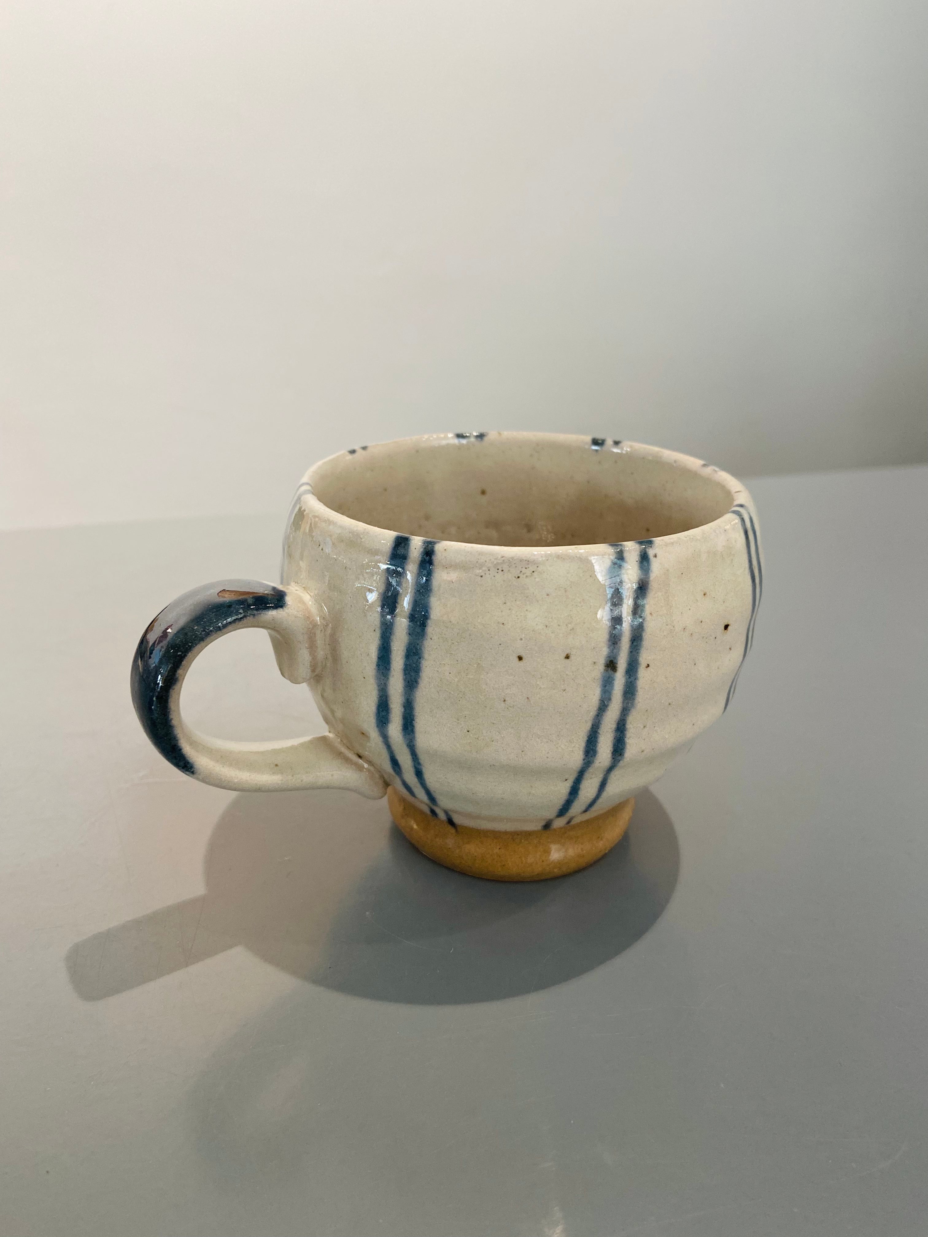 Håndmalet keramik kop med striber