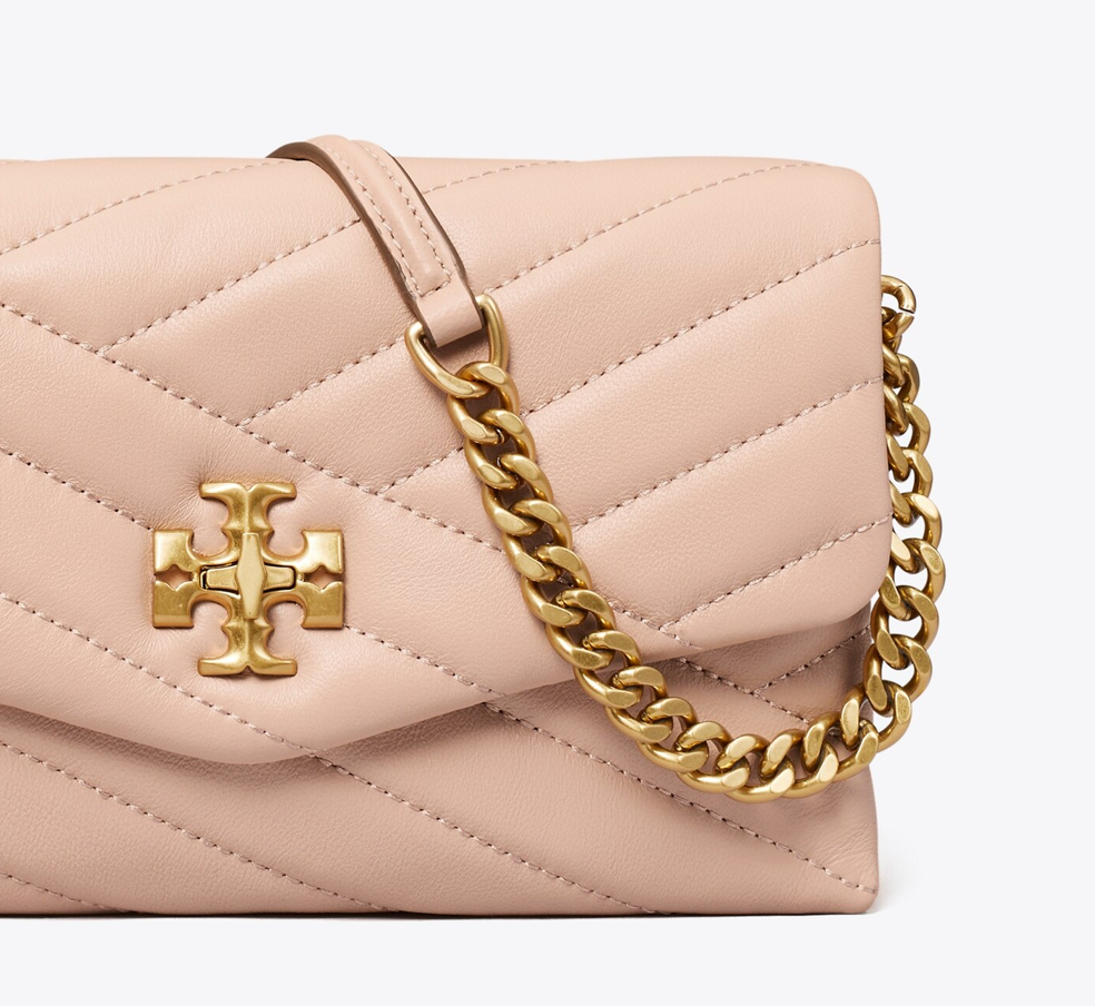 Tory Burch Kira Chevron Chain Wallet- Devon Sand | Lola Saratoga