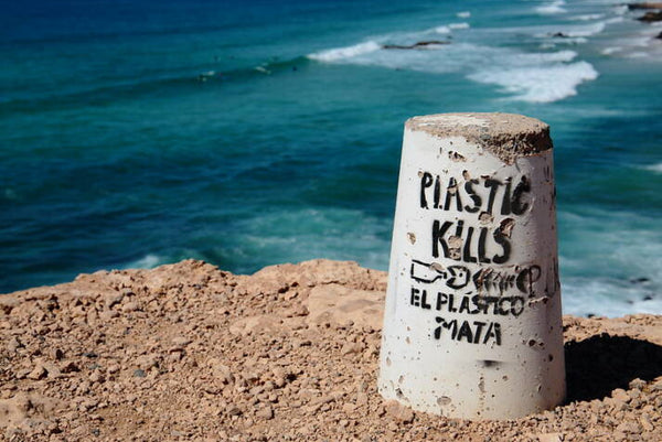 Plastikmüll am Strand - spare Plastik und schone die Umwelt