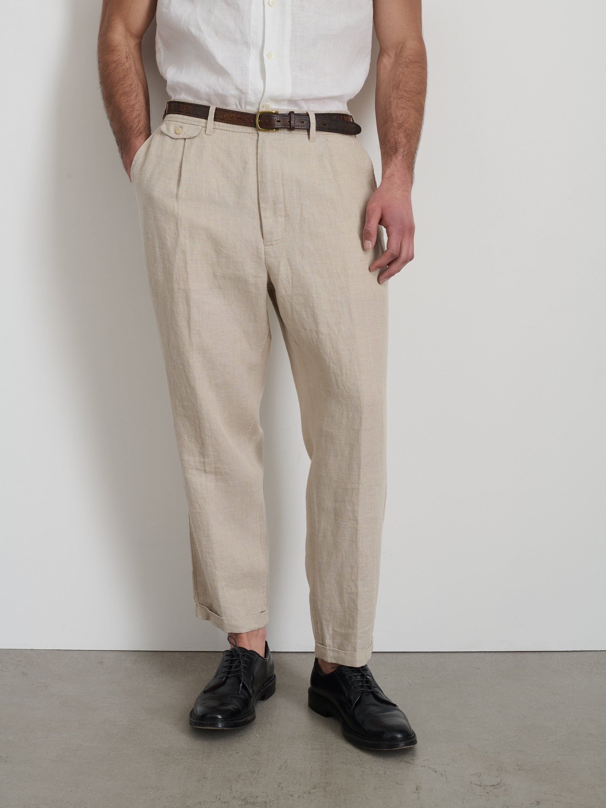 Shop Alex Mill Standard Pleated Pant In Flax Linen