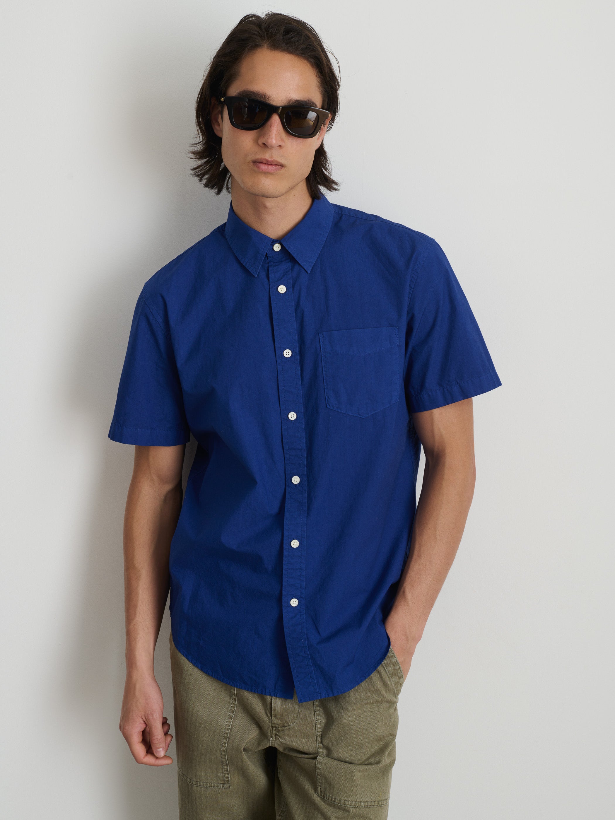 Shop Alex Mill Short Sleeve Mill Shirt In Poplin In Cobalt