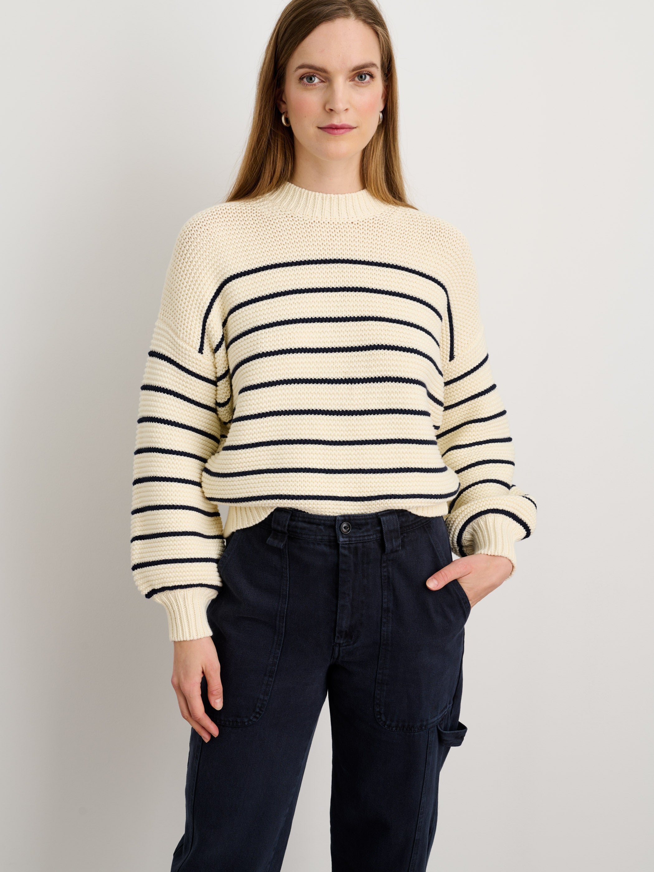 Louis Vuitton Signature Chunky Striped Pullover Knit Sweater Size Xs Ivory/Navy 1A9NRE Wool 69% Polypropylene24% Elastine1% Nylon6%