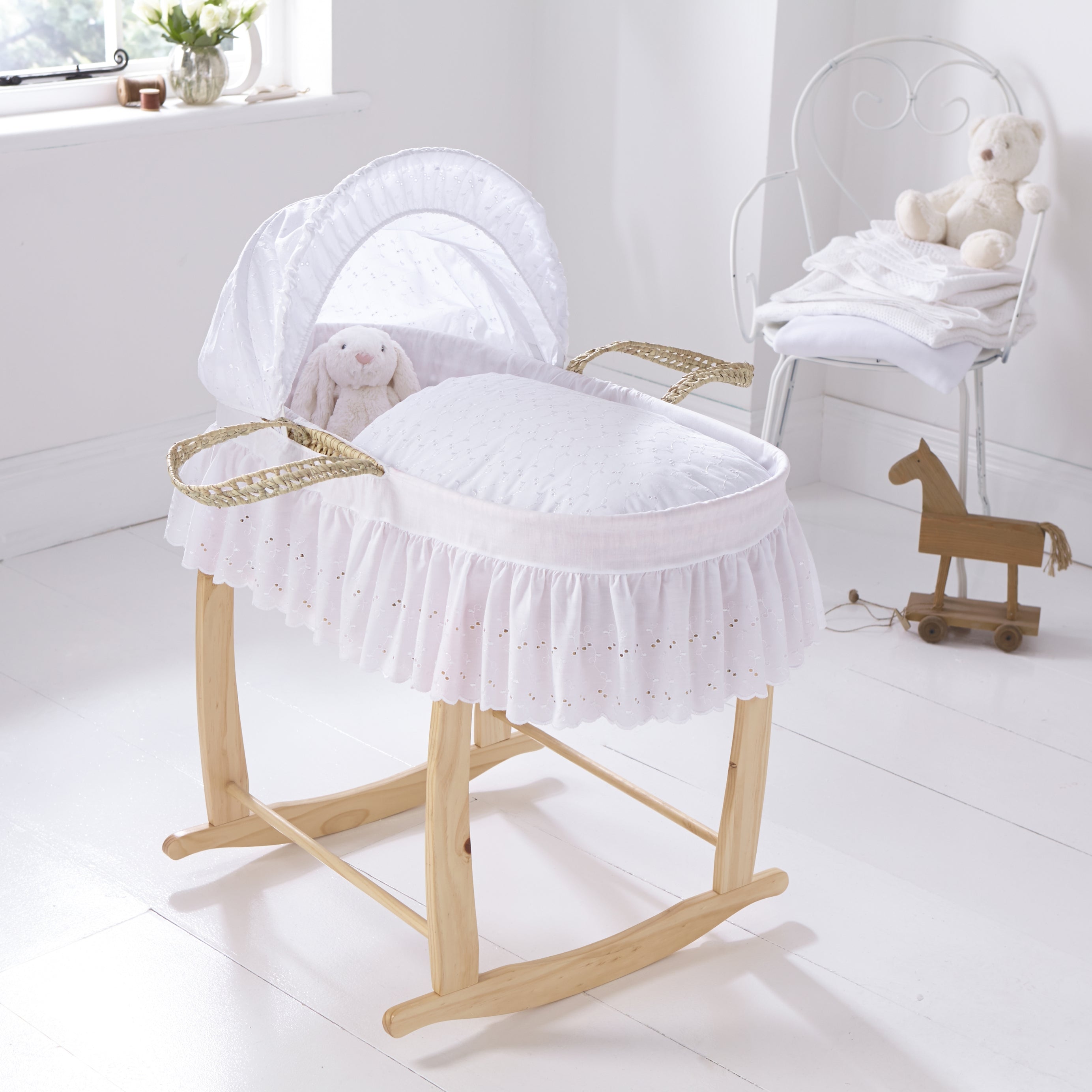 Broderie Anglaise Palm Moses Basket Bedding Set (With Skirt)