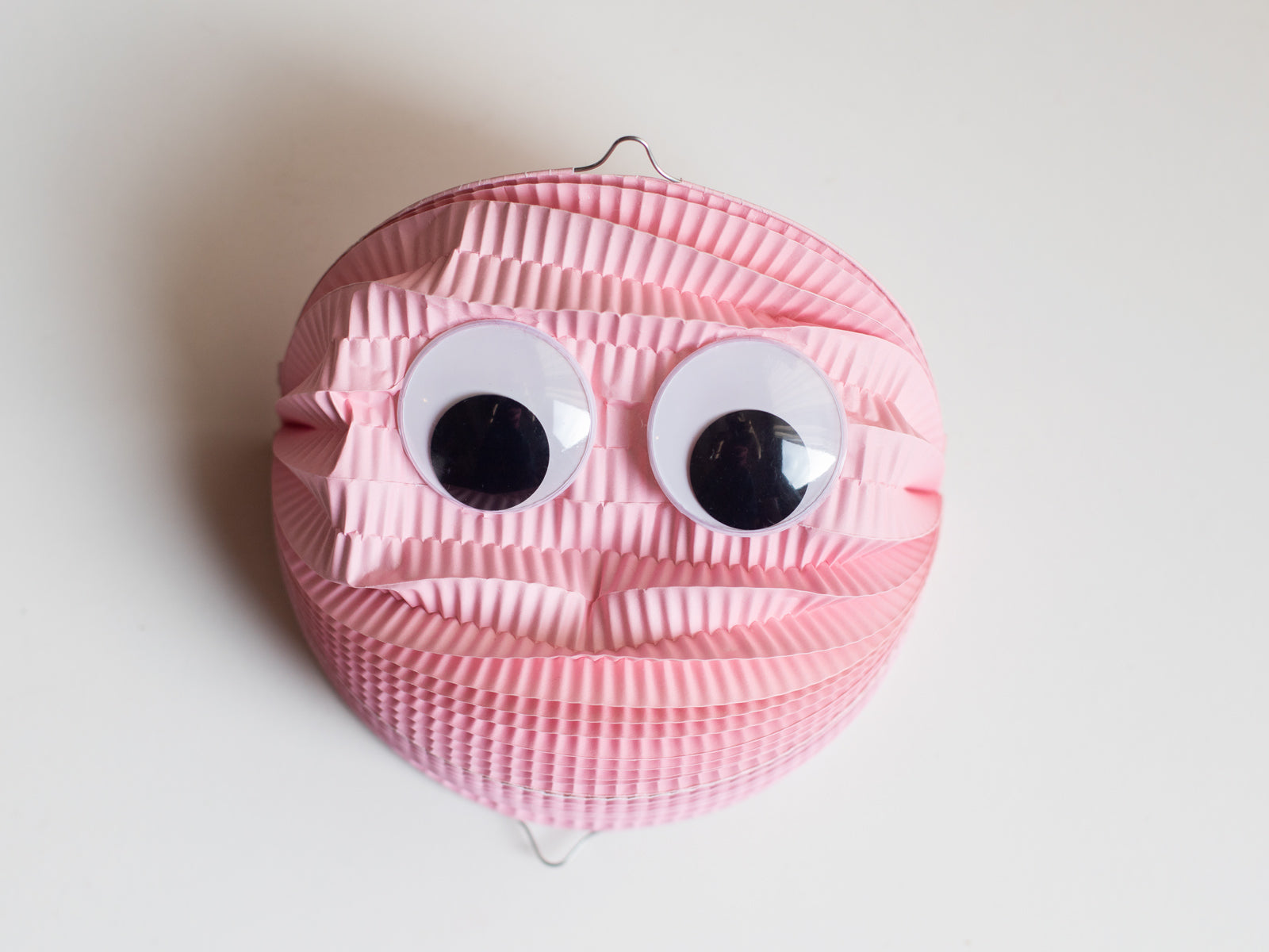 Kleine Prints Laternen DIY Pom Pom Monster Party Augen kleben