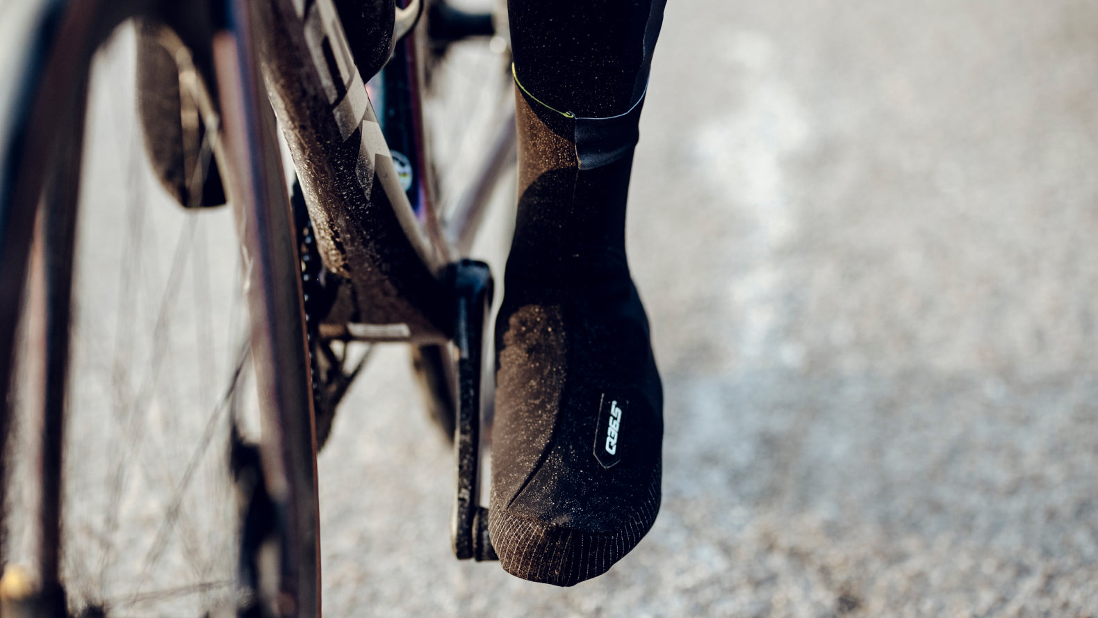 Q36.5 Super Termico Overshoes | Strictly Bicycles