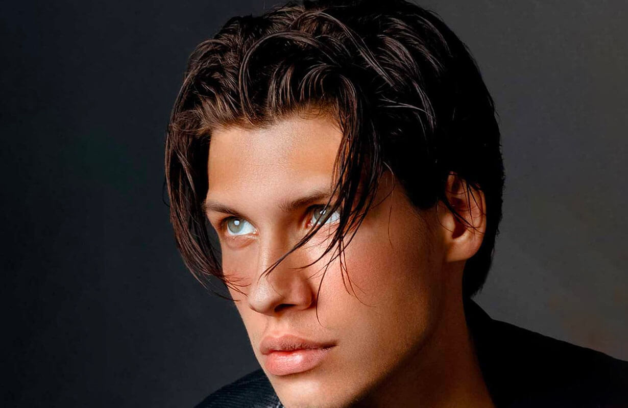 middle part homme raie au milieu coupe de cheveux