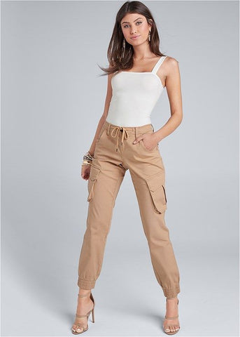 Outfits With Khaki Pants For Women: Easy Style Guide To Follow This Year  2023 | Fashion Canons