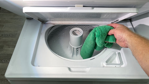 putting microfiber towel inside washing machine 