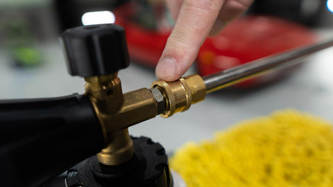 adjusting nozzle on foam blaster 