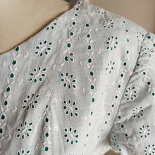 Cargar imagen en el visor de la galería, 1950s - Adorable Pale Green Cotton Dress - W25 (64cm)
