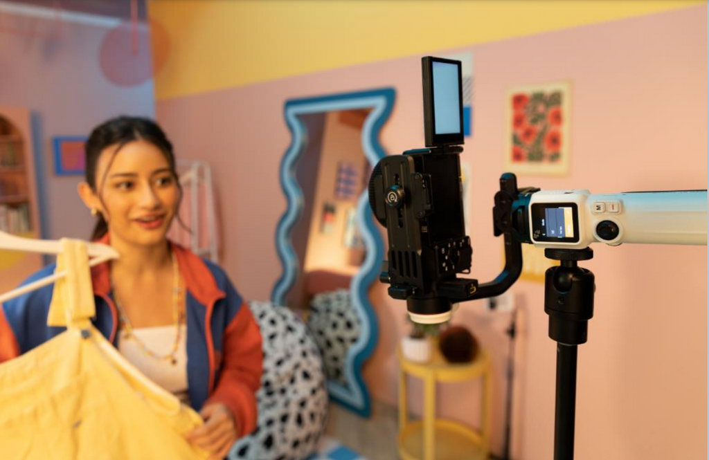 influencer taking videos with zhiyun's products