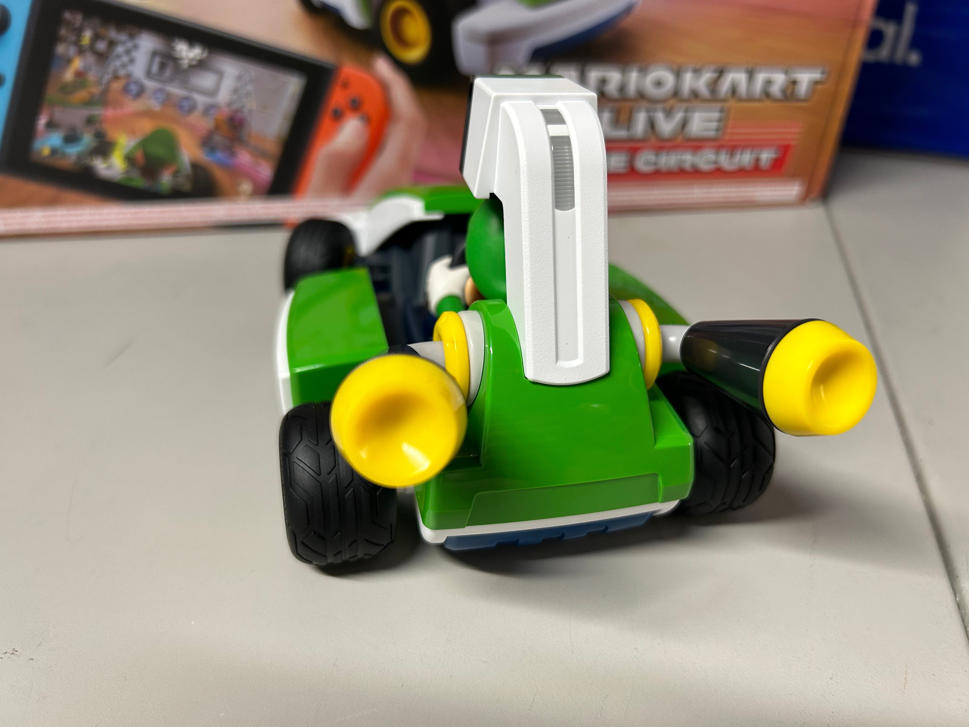 Mario Kart Live: Home Circuit- Luigi, w/4x Gates, 2x Arrows and USB C Cable - Image 3