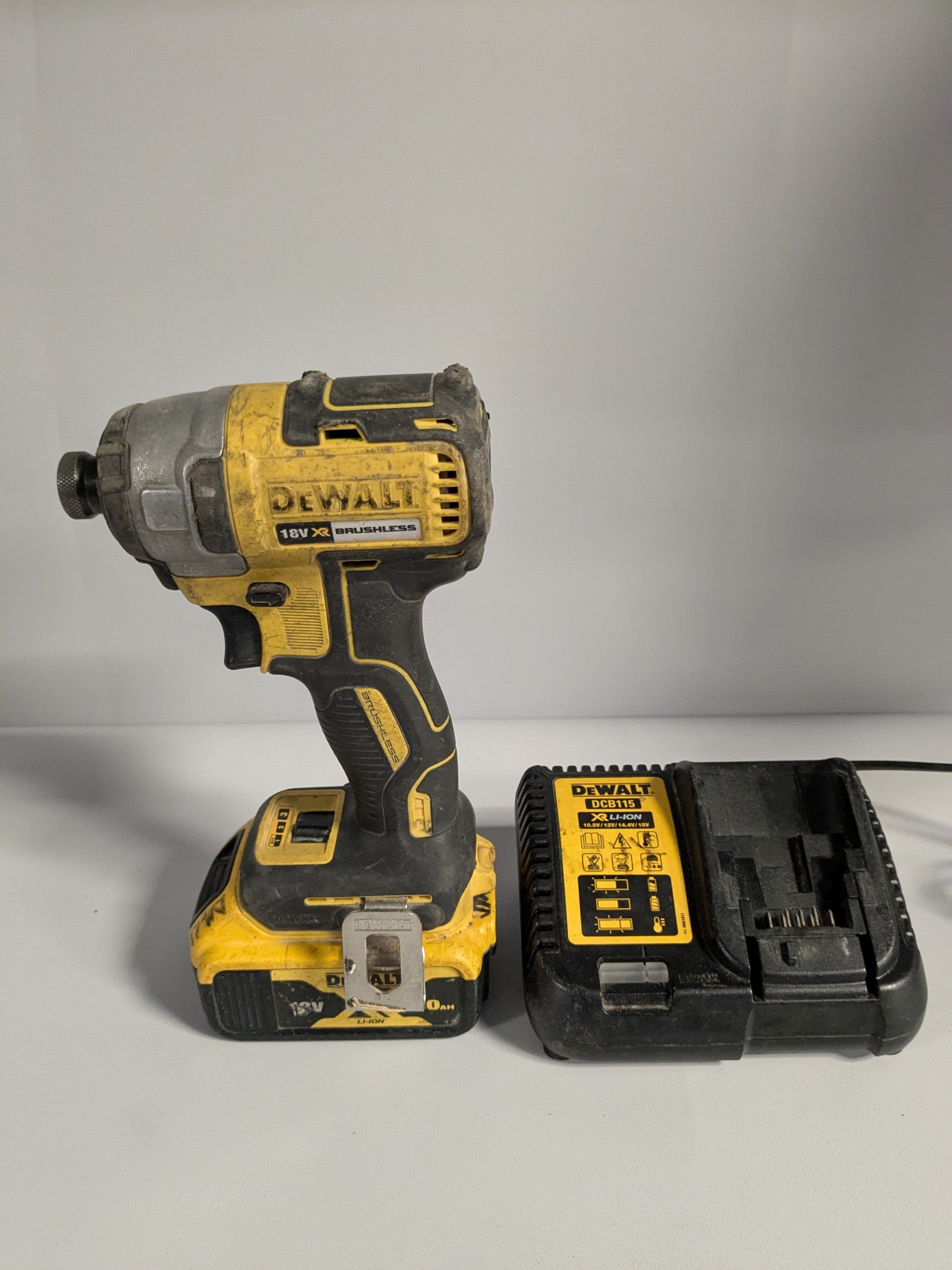 DeWalt DCF887 18V Xr Brushless Impact Driver & Charger - Image 4