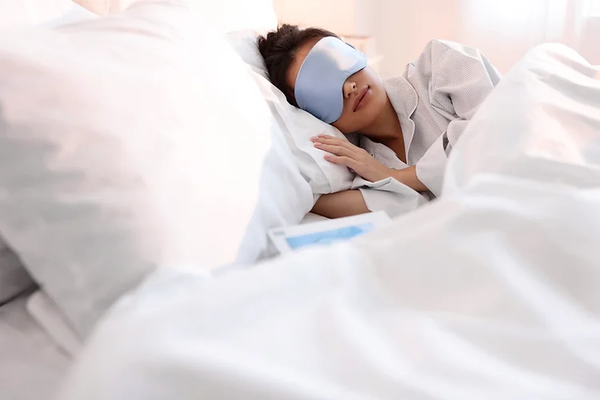A Lady having better sleep cause of&nbsp; Srhythm silk eye for light blockage