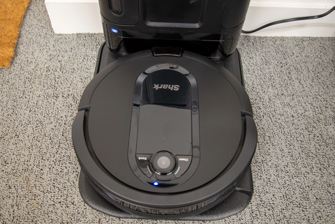 Shark Robot vacuum cleaner, black color