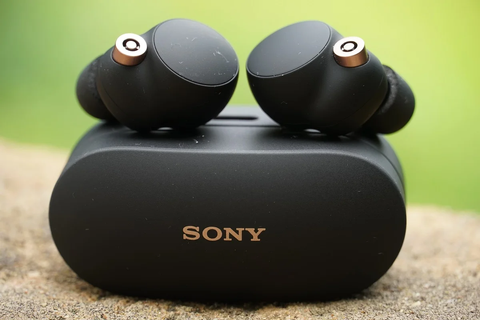 Sony's WF-1000XM4 Earbuds