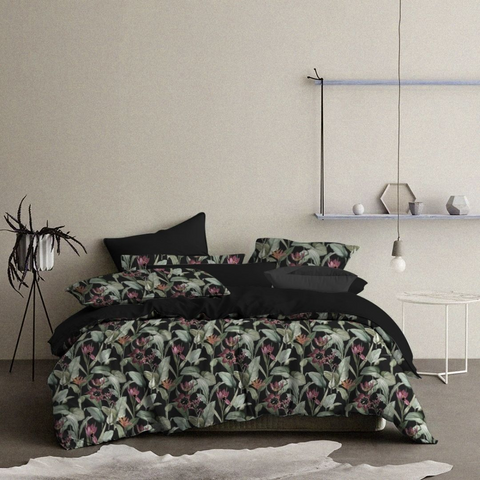Printed duvet cover with solid bedsheet