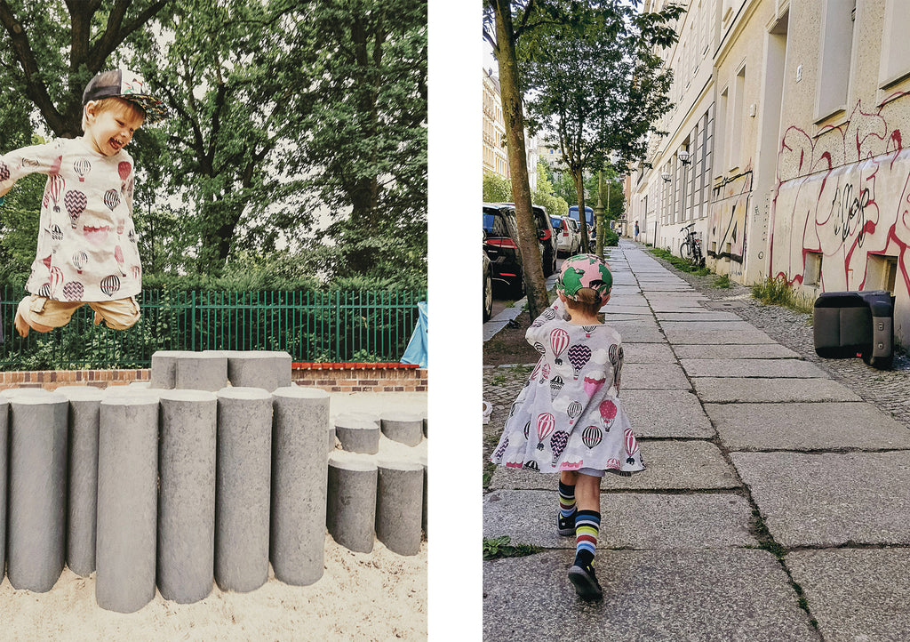 Junge springt und geht durch die Straßen in Berlin