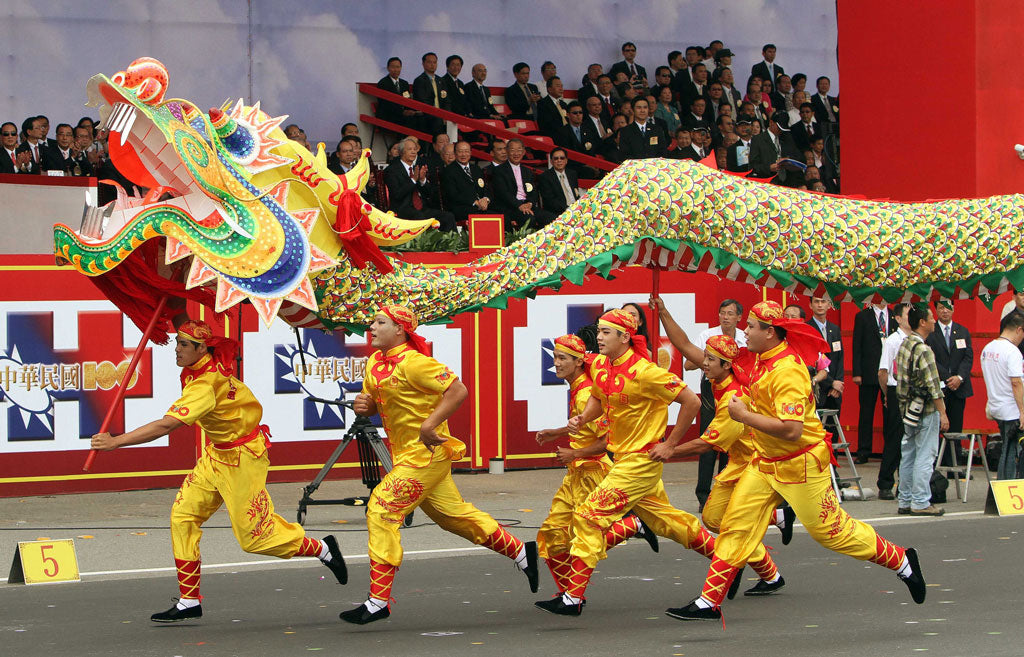 Parade du dragon chinois des Femnas 