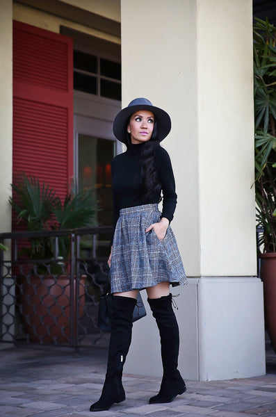 black turtleneck with mini skirt easy holiday outfits