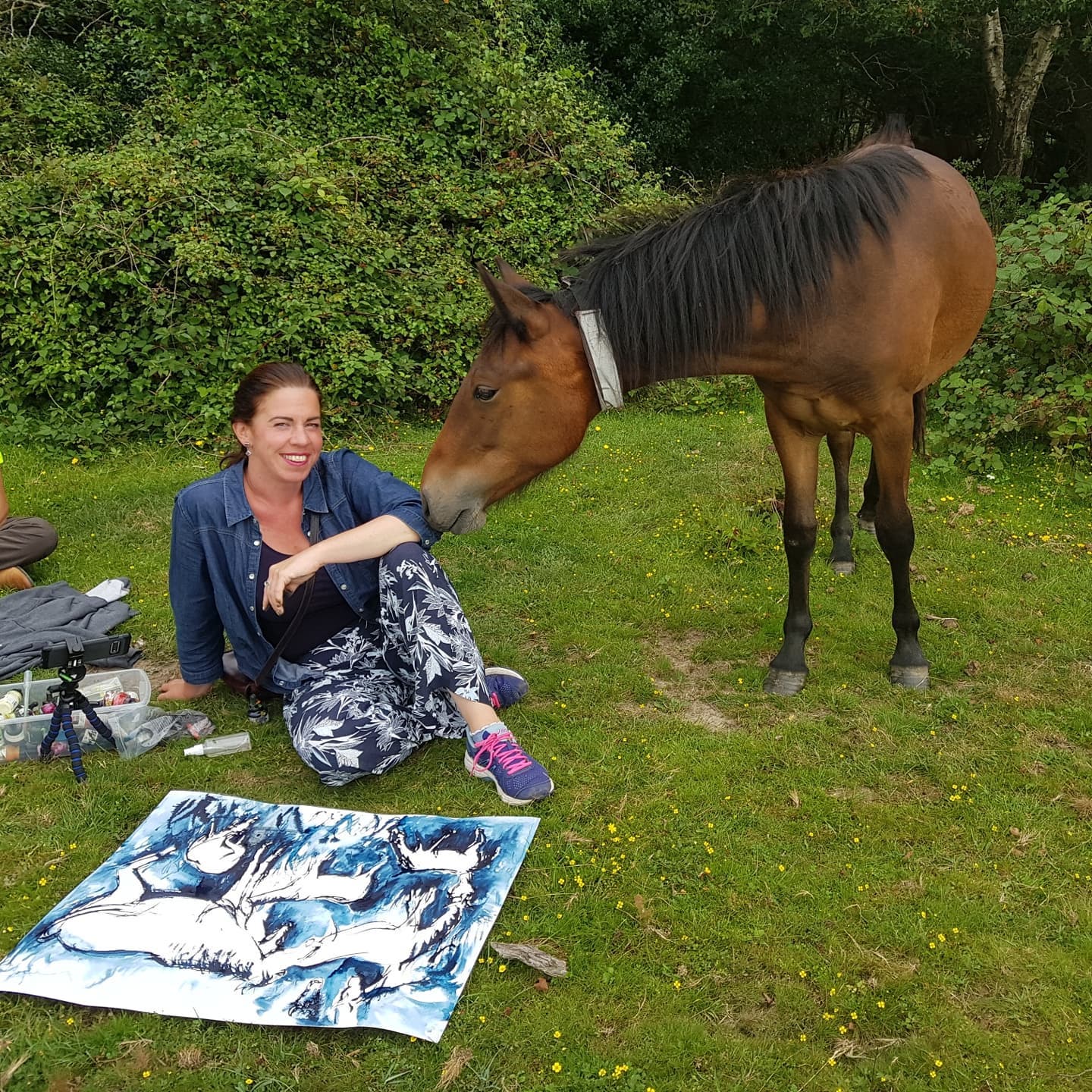 Artist Zsuzsanna Pataki with New Forest pony interested in her abstract art