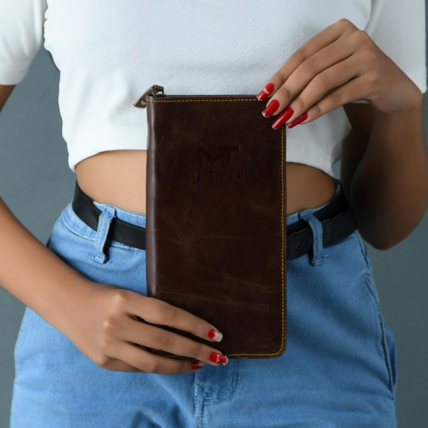 The Role of Leather Accessories in Personalizing Your Outfits