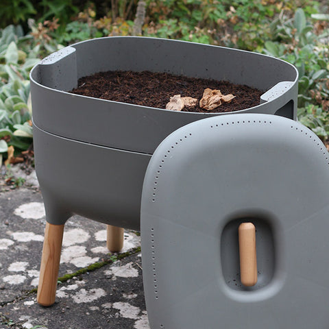 Compost bin in garden - Wiggly Wigglers 