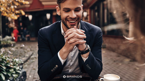 For a casual coffee date, try to look relaxed but still presentable. Choose a pair of comfortable dark jeans that fit well and wear them with a clean button-up shirt. Roll your sleeves up to look more relaxed and laid-back.