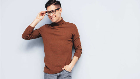 A stylish sweater is a great way to stay warm and look sharp on Valentine’s Day. Choose a rich color like burgundy or navy, and pair it with dark jeans or trousers.
