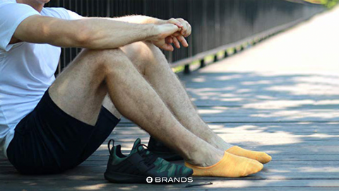 Many of us have a very bad habit of not wearing socks which is GROSS! At times it does get uncomfortable to wear socks, especially during the summer season. But not wearing socks is definitely not a good idea.   Not wearing socks has a high chance of stinky feet and you wouldn’t want that, would you? Here’s a solution! Go for ‘no-show’ socks which are absolutely comfortable on any type of shoes. These socks will not be visible as they’ll be inside the shoes. These socks are also fashionable which is another advantage. 