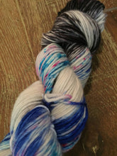 Load image into Gallery viewer, SEXY SINGLES - Superwash Merino DK/Light Worsted Single Ply Yarn Wool, 100g, A-Yo
