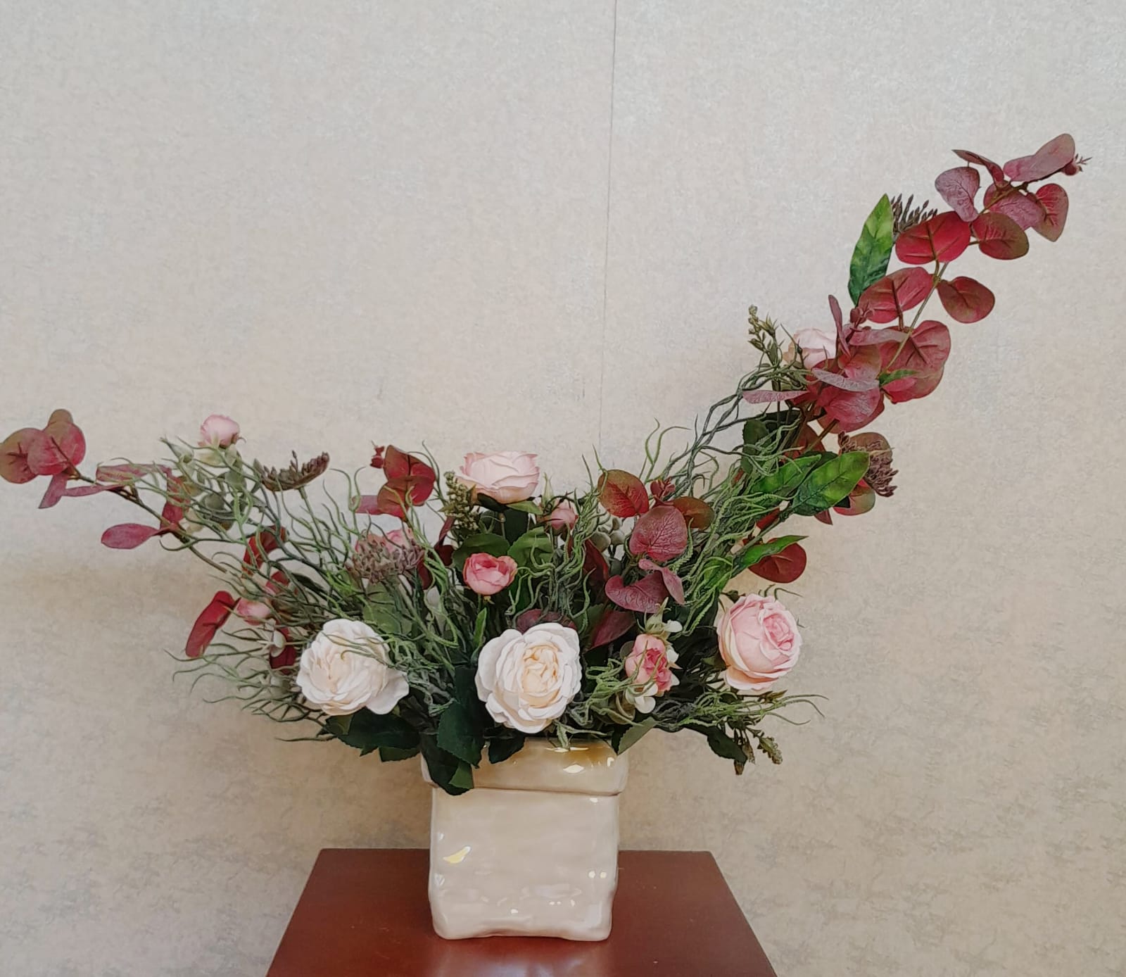 Artificial Floral Arrangement (h:30cm w:65cm)