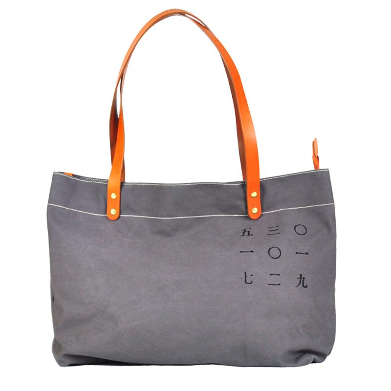 light tan tote bag